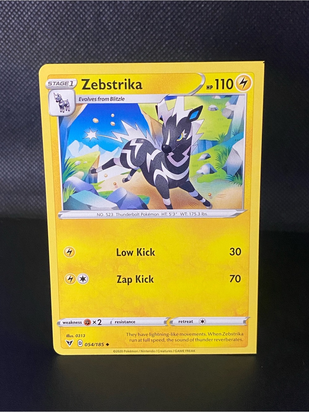 054/185 Zebstrika Miscut & Alignment Dot Error Pokemon TCG Vivid Voltage Card